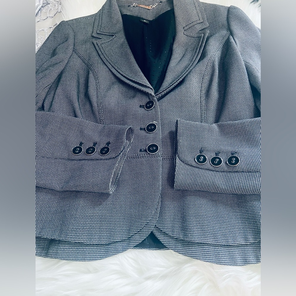 White House Black Market Sz 10 Black&Grey Pin Stripe Long Sleeve Women’s Jacket